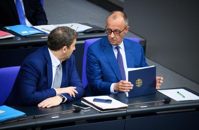 09 July 2026, Berlin: Lars Klingbeil (L), German Minister of Finance, talks to German Chancellor Friedrich Merz during the plenary session of the German Parliament (Bundestag). Photo: Bernd von Jutrczenka/dpa