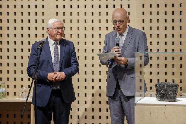 09 July 2026, North Rhine-Westphalia, Bonn: German President Frank-Walter Steinmeier (L) stands next to Harald Biermann, president of the Haus der Geschichte Foundation. Photo: Thomas Banneyer/dpa