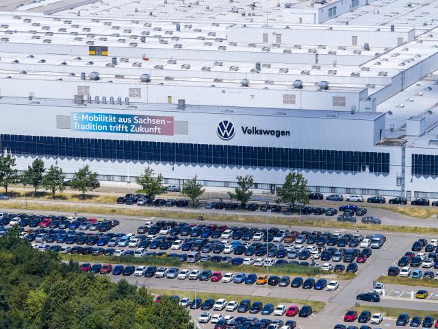 09 July 2026, Saxony, Zwickau: An aerial view of the Volkswagen plant in Zwickau. IG Metall is holding information and protest events nationwide at numerous company sites on the day of the Volkswagen AG supervisory board meeting in Wolfsburg. Photo: Jan Woitas/dpa