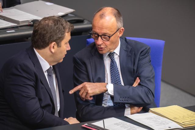 10 July 2026, Berlin: German Chancellor Friedrich Merz (CDU) speaks with Lars Klingbeil (left, SPD), German Minister of Finance, in the Bundestag during the last session before the summer recess, at which the vote on the black-red coalition's healthcare austerity package is among the items on the agenda. Photo: Michael Kappeler/dpa
