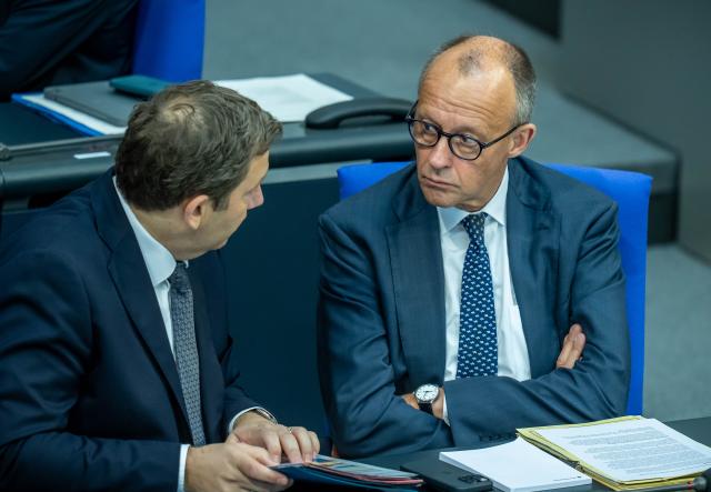 10 July 2026, Berlin: German Chancellor Friedrich Merz (CDU) speaks with Lars Klingbeil (left, SPD), German Minister of Finance, in the Bundestag during the last session before the summer recess, at which the vote on the black-red coalition's healthcare austerity package is among the items on the agenda. Photo: Michael Kappeler/dpa