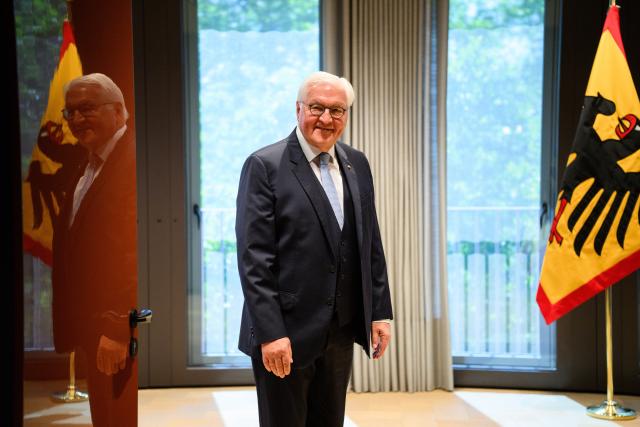 10 July 2026, Berlin: German President Frank-Walter Steinmeier shows off his new office during a media event at the interim headquarters for the Federal President and the Office of the Federal President. The "Amtssitz am Spreebogen" is located on the Spree River, across from the Federal Chancellery. The building, with its colorful facade and modular wooden construction, is intended to house the staff of the Office of the Federal President for up to eight years. Starting this summer, Bellevue Palace and the Office of the Federal President will undergo extensive renovations. Photo: Bernd von Jutrczenka/dpa