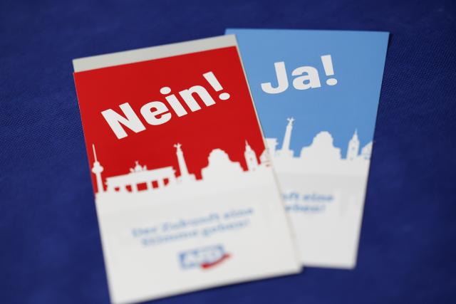 10 July 2026, North Rhine-Westphalia, Marl: "No" and "Yes" voting cards from the AfD in North Rhine-Westphalia for the selection of candidates for the 2027 state election are laid out on a table. The AfD in North Rhine-Westphalia is beginning the process of selecting candidates for the 2027 state election. Photo: Thomas Banneyer/dpa