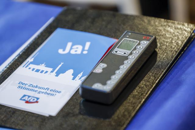 10 July 2026, North Rhine-Westphalia, Marl: A voting card from the AfD North Rhine-Westphalia party lies on a table next to a digital voting machine. The North Rhine-Westphalia AfD is beginning to draw up its list of candidates for the 2027 state election. Photo: Thomas Banneyer/dpa