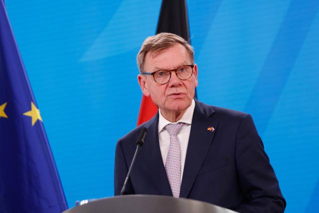 10 July 2026, Berlin: German Minister of Foreign Affairs Johann Wadephul speaks during a press conference with his Slovenian counterpart Tone Kajzer following their meeting. Photo: Carsten Koall/dpa