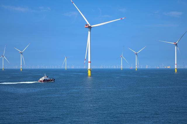 PRODUCTION - 10 July 2026, Lower Saxony, Emden: EnBW's "He Dreiht" offshore wind farm is being built about 85 kilometers northwest of Borkum and 110 kilometers west of Helgoland. With 64 turbines and a total capacity of 960 megawatts, it is currently Germany's largest offshore project not receiving subsidies and is expected to supply 1.1 million households starting in the fall of 2026. Photo: Lars Penning/dpa