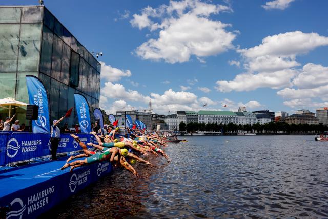 11 July 2026, Hamburg: Triathletes swim in the Kleine Alster during the men's sprint race at the ITU World Triathlon Series/World Championship, comprising a 750-metre swim, a 20-kilometre bike ride and a five-kilometre run. Photo: Philipp Szyza/dpa