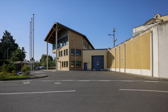 14 July 2026, North Rhine-Westphalia, Rheinbach: A view of the Rheinbach Correctional Facility in Rheinbach. Police searched rooms at the prison as well as apartments in North Rhine-Westphalia and Rhineland-Palatinate as part of an operation. Photo: Thomas Banneyer/dpa