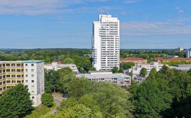 14 July 2026, Schleswig-Holstein, Kiel: An aerial view shows the high-rise building known as the "White Giant" in the Mettenhof district of Kiel. Police conducted a large-scale operation at the building after a paving stone was thrown at a patrol car. Photo: Bodo Marks/dpa