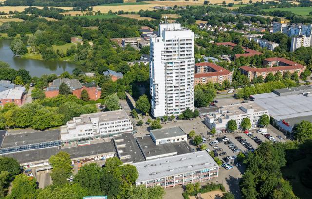 14 July 2026, Schleswig-Holstein, Kiel: An aerial view shows the high-rise building known as the "White Giant" in the Mettenhof district of Kiel. Police conducted a large-scale operation at the building after a paving stone was thrown at a patrol car. Photo: Bodo Marks/dpa