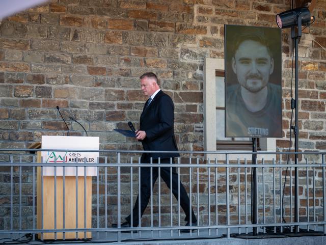 14 July 2026, Rhineland-Palatinate, Altenahr: Gordon Schnieder, Minister-President of Rhineland-Palatinate, walks to the lectern before the opening of the exhibition "We AHR Strong. Five Years, A New Perspective." Photo: Hannes P. Albert/dpa