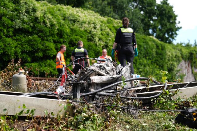 14 July 2026, Lower Saxony, Neu Wulmstorf: Police are securing evidence at the scene near the charred distribution box following a suspected arson attack on the railroad line between Hamburg and Cuxhaven. Train service has been suspended following a fire on the railroad line between Hamburg and Cuxhaven. Police reported that a distribution box caught fire overnight in Neu Wulmstorf, Lower Saxony. Photo: Marcus Brandt/dpa