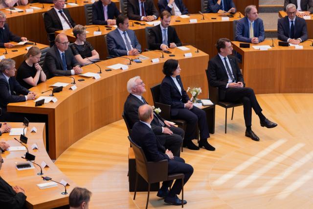 14 July 2026, North Rhine-Westphalia, Duesseldorf: State Parliament President Andre Kuper (L), German President Frank-Walter Steinmeier (2-L), Pastor Claudia Mueller-Bueck, and North Rhine-Westphalia Minister-President Hendrik Wüst (R) attend a state memorial event marking the fifth anniversary of the devastating 2021 floods at the State Parliament. Photo: Rolf Vennenbernd/dpa
