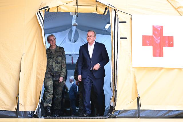 14 July 2026, Lower Saxony, Leer: Boris Pistorius, Minister of Defense, is given a tour of the grounds of the "Ostfriesland" Rapid Medical Response Command by Rear Admiral Mascha-Christine Gross. Pistorius is learning about the unit's specialized capabilities for providing medical support during operations both at home and abroad. Photo: Lars Penning/dpa