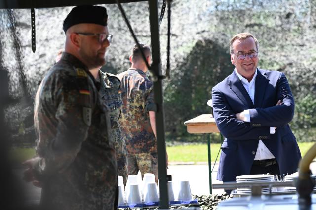 14 July 2026, Lower Saxony, Leer: Boris Pistorius (R), Minister of Defense, inspects a field kitchen belonging to the "Ostfriesland" Rapid Medical Response Unit. Pistorius is learning about the unit's specialized capabilities for providing medical support during operations both at home and abroad. Photo: Lars Penning/dpa
