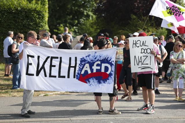 14 July 2026, Saxony-Anhalt, Dessau-Rosslau: Numerous demonstrators protest against an event organized by the Alternative for Germany (AfD) in Saxony-Anhalt. Scheduled guests include AfD federal chairman Tino Chrupalla, AfD lead candidate Ulrich Siegmund, and comedian Uwe Steimle. Photo: Jan Woitas/dpa