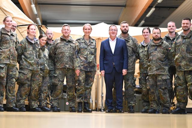 14 July 2026, Lower Saxony, Leer: German Defense Minister Boris Pistorius (C), and Rear Admiral Mascha-Christine Gross (5th L) stand with soldiers during a visit to the "Ostfriesland" Rapid Medical Response Force Command. Photo: Lars Penning/dpa