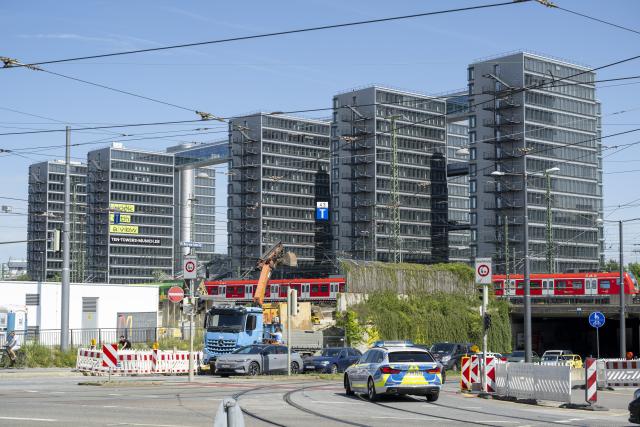 14 July 2026, Bavaria, Munich: A view of the Ten Towers at Ostbahnhof in Munich. The Munich City Council's Planning Committee is scheduled to meet on 15 July to decide on establishing an agency to convert commercial space into residential housing, one of Mayor Krause's (Greens) key campaign promises. Photo: Peter Kneffel/dpa