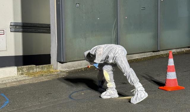15 July 2026, Hesse, Kelkheim: A forensic investigator examines the scene of a fatal attack in Kelkheim, Hesse, Germany. Police said a man fatally attacked his wife with a bladed weapon on a public street before being overpowered by witnesses and arrested. Photo: Mike Seeboth/dpa