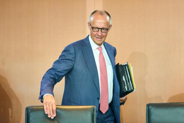 15 July 2026, Berlin: Germany's Chancellor Friedrich Merz arrives for the Germany's Cabinet meeting to discuss efforts to reduce bureaucracy as part of the so-called "Relief Cabinet." Photo: Michael Kappeler/dpa