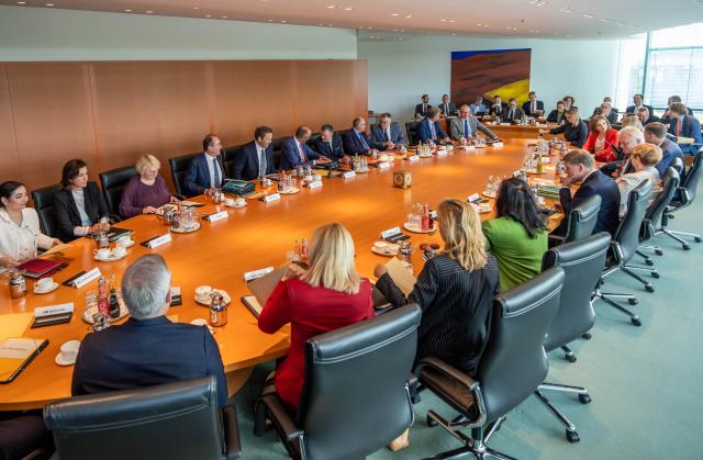 15 July 2026, Berlin: Germany's Chancellor Friedrich Merz (C) leads a session of the German Cabinet meeting to discuss reducing bureaucracy-known as the "Relief Cabinet." Photo: Michael Kappeler/dpa