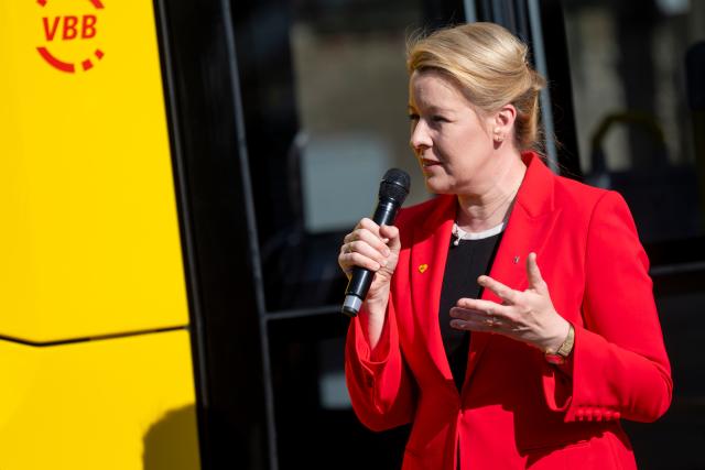15 July 2026, Berlin: Franziska Giffey, Berlin's Senator for Economics, Energy and Public Enterprises, speaks at a press conference marking the launch of the new Urbanliner tram into passenger service in Berlin, Germany. The new 50-metre-long tram is larger than previous models and will initially operate on the heavily used M4 line. Photo: Christophe Gateau/dpa