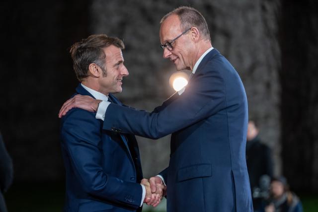 FILED - 15 December 2025, Berlin: FILE PHOTO - German Chancellor Friedrich Merz (R) welcomes French President Emmanuel Macron ahead of their meeting at the Chancellery. Photo: Michael Kappeler/dpa