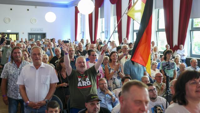 14 July 2026, Saxony-Anhalt, Dessau-Rosslau: The audience sings the GDR (German Democratic Republic) anthem at an event organized by the Alternative for Germany (AfD) party in Saxony-Anhalt. Photo: Jan Woitas/dpa