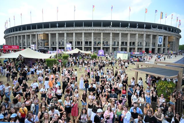 18 July 2026, Berlin: Visitors gather in the outdoor area of the Lollapalooza Festival in Berlin. Artists including Pitbull, Tom Odell and Zara Larsson perform on the opening day. The US music festival, founded in 1991, made its European debut at Berlin's Tempelhofer Feld in 2015 and has been held at the Olympic Park since 2018. Photo: Elisa Schu/dpa