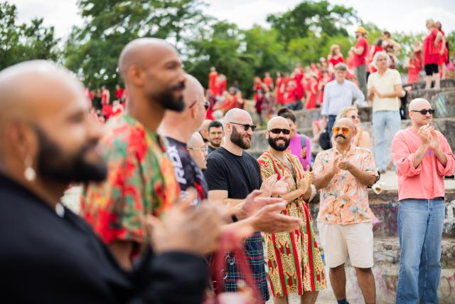 18 July 2026, Berlin: Participants take part in the "Berlin Bald Festival" in Goerlitzer Park in Berlin. The programme includes games, contests and group activities, with the highlight being an attempt to set a record for the largest gathering of bald people. Photo: Christoph Soeder/dpa