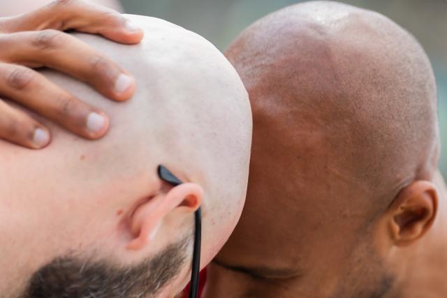 18 July 2026, Berlin: Bald participants take part in the "Berlin Bald Festival" in Goerlitzer Park in Berlin. The programme includes games, contests and group activities, with the highlight being an attempt to set a record for the largest gathering of bald people. Photo: Christoph Soeder/dpa