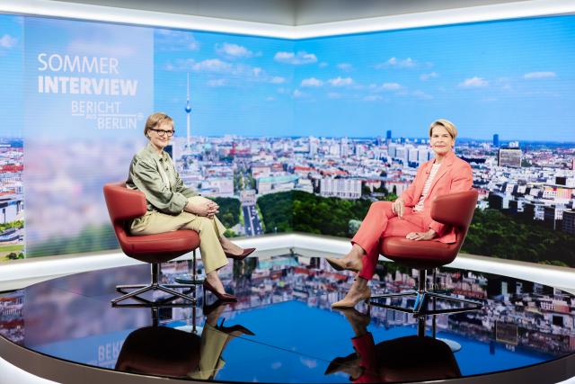 19 July 2026, Berlin: Franziska Brantner (L), German Chair of Alliance 90/The Greens, speaks to Anna Engelke, deputy director of the ARD Berlin studio,during  the ARD summer interview on "Bericht aus Berlin" (Report from Berlin). Photo: Christoph Soeder/dpa
