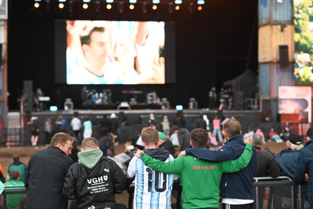 19 July 2026, Lower Saxony, Nordholz: People watch the 2026 FIFA World Cup Final soccer match between Spain and Argentina, during the closing ceremony of the Deichbrand festival on the New Port Stage. The open-air festival, which attracts around 60,000 visitors, will take place from July 16 to 19. Photo: Lars Penning/dpa