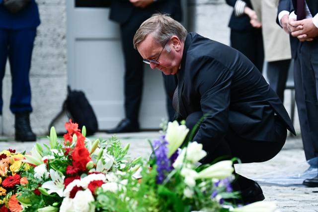 20 July 2026, Berlin: Boris Pistorius, German Minister of Defense, lays a wreath during a memorial ceremony organized by the federal government in the courtyard of the Bendlerblock to mark the National Day of Remembrance for the Resistance Against Nazi Tyranny. The day commemorates the failed assassination attempt on Adolf Hitler on July 20, 1944. Photo: Sebastian Christoph Gollnow/dpa
