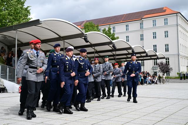 20 July 2026, Berlin: Recruits gather at the Bendlerblock for the ceremonial oath-taking ceremony for female and male recruits of the German Armed Forces (Bundeswehr). Photo: Sebastian Gollnow/dpa