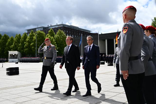 20 July 2026, Berlin: Inspector General of the Bundeswehr General Carsten Breuer (L), German Minister of Defense Boris Pistorius (C) and author Navid Kermani walk past recruits during the ceremonial oath-taking ceremony for the German Armed Forces (Bundeswehr) recruits at the Bendlerblock. Photo: Sebastian Gollnow/dpa