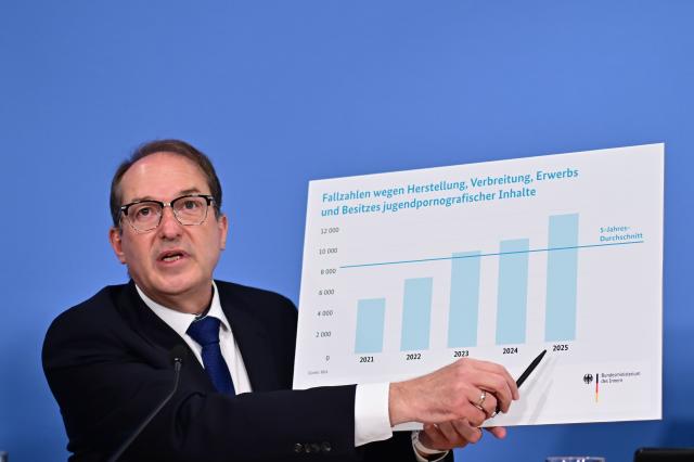 21 July 2026, Berlin: Alexander Dobrindt, German Minister of the Interior, shows a chart during the presentation of the 2025 Federal Report on Sexual Offenses Against Children and Adolescents. Photo: Sebastian Gollnow/dpa