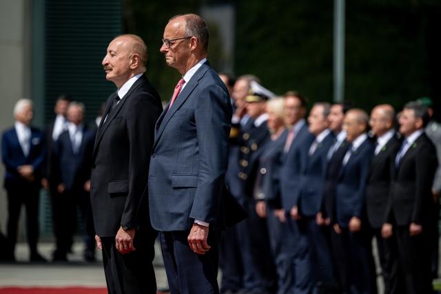 21 July 2026, Berlin: German Chancellor Friedrich Merz (R) welcomes Ilham Aliyev, President of Azerbaijan, with full military honors at the Federal Chancellery. Photo: Fabian Sommer/dpa
