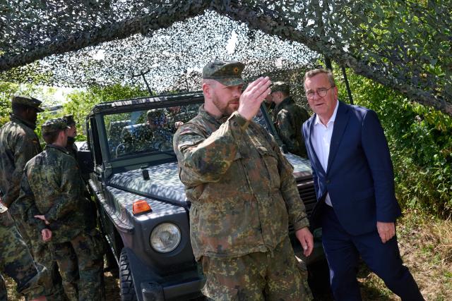 21 July 2026, North Rhine-Westphalia, Unna: German Minister of Defense Boris Pistorius (R) speaks with soldiers during a visit to Supply Battalion 7 at the Glueckauf Barracks. Photo: Bernd Thissen/dpa