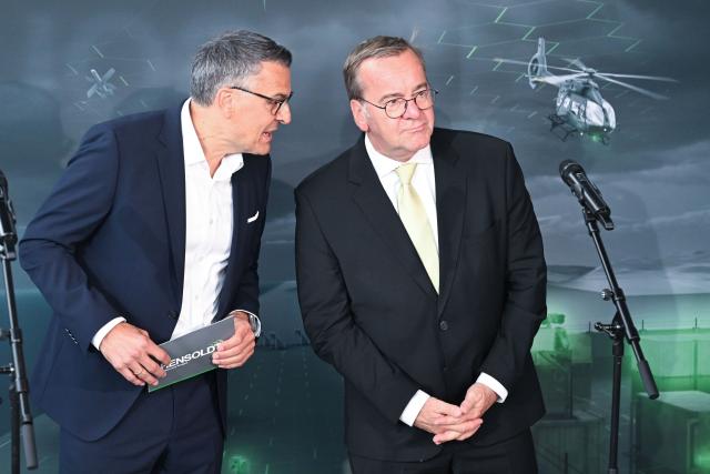 23 July 2026, Baden-Wuerttemberg, Oberkochen: CEO of Hensoldt Oliver Doerre (L) and German Defense Minister Boris Pistorius stand at Hensoldt's new facility in Oberkochen during the defense minister's visit. Photo: Bernd Weißbrod/dpa
