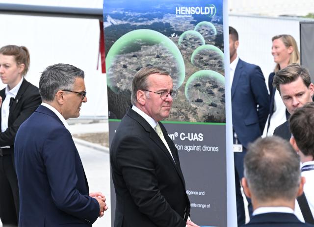 23 July 2026, Baden-Wuerttemberg, Oberkochen: CEO of Hensoldt Oliver Doerre (L) and German Defense Minister Boris Pistorius take a tour of the campus at Hensoldt's new location in Oberkochen. Photo: Bernd Weißbrod/dpa