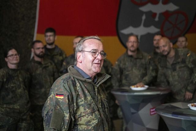 23 July 2026, Baden-Wuerttemberg, Hardheim: German Minister of Defense Boris Pistorius addresses soldiers during a visit to Transport Helicopter Regiment 30 "Tauberfranken". Photo: Hannes P. Albert/dpa