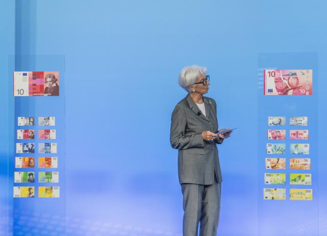 23 July 2026, Hesse, Frankfurt am Main: President of the European Central Bank (ECB) Christine Lagarde presents the shortlisted designs for the future euro banknotes during the ECB Governing Council meeting. Photo: Andreas Arnold/dpa