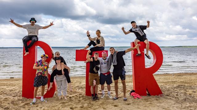 23 July 2026, Saxony, Boxberg: Visitors pose around the large red letters B, T and R  before the start of the Break The Rules Festival on the shores of Lake Baerwalder. Photo: Frank Hammerschmidt/dpa