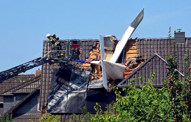 25 July 2026, Lower Saxony, Ganderkesee: A small plane that crashed is lodged in the roof of a house in Ganderkesee. Police cannot yet provide confirmed information about possible victims. Photo: Fotoreport-DB/NWM-TV/dpa