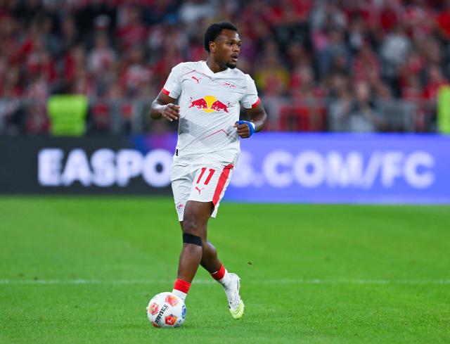 FILED - 22 August 2025, Bavaria, Munich: FILE PHOTO - RB Leipzig's Lois Openda in action during the German Bundesliga soccer match between Bayern Munich and RB Leipzig at the Allianz Arena. Photo: Sven Hoppe/dpa