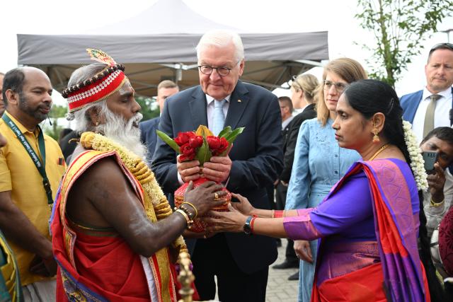 26 July 2026, North Rhine-Westphalia, Hamm: German President Frank-Walter Steinmeier (C) is attending the grand temple festival of the Hindu community in Germany. Photo: Federico Gambarini/dpa