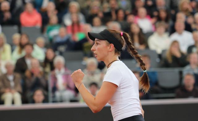 26 July 2026, Hamburg: Germany's Tamara Korpatsch celebrates defeating Hungary's Anna Bondar during their women's singles final match of the Hamburg Open tennis tournament. Photo: Markus Tischler/dpa