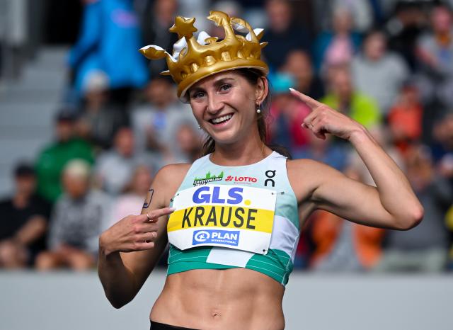 26 July 2026, North Rhine-Westphalia, Bochum: Germany's Gesa Felicitas Krause wearing an inflatable crown after the Women's 3,000-Meter Steeplechase Final of the German Championships at Lohrheidestadion. Photo: Sven Hoppe/dpa
