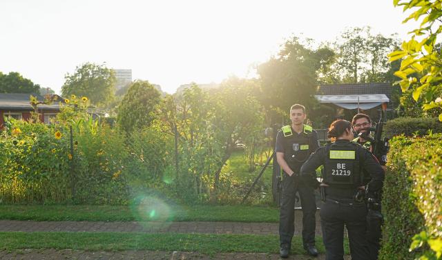 26 July 2026, Berlin: Police officers stand on the scene at an allotment garden community in Berlin-Spandau. According to information from security sources, one person was killed during a police operation in Spandau following the terrorist attack on the sidelines of Christopher Street Day (CSD). Photo: Michael Kappeler/dpa